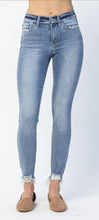 Load image into Gallery viewer, Judy Blue Mid Rise Skinny Fit 82408reg