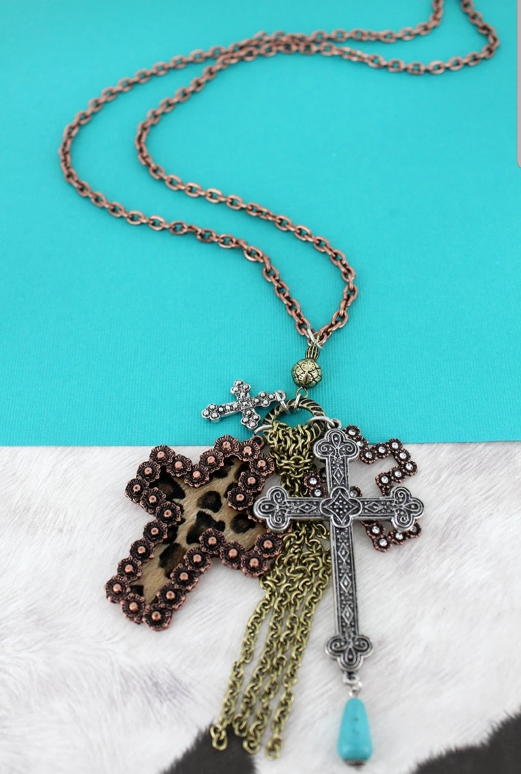 TRI-TONE AND LEOPARD CROSS CLUSTER PENDANT NECKLACE