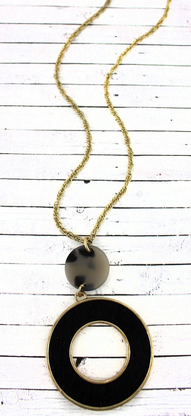 CRAVE GRAY TORTOISESHELL DISK AND WOOD CIRCLE PENDANT NECKLACE